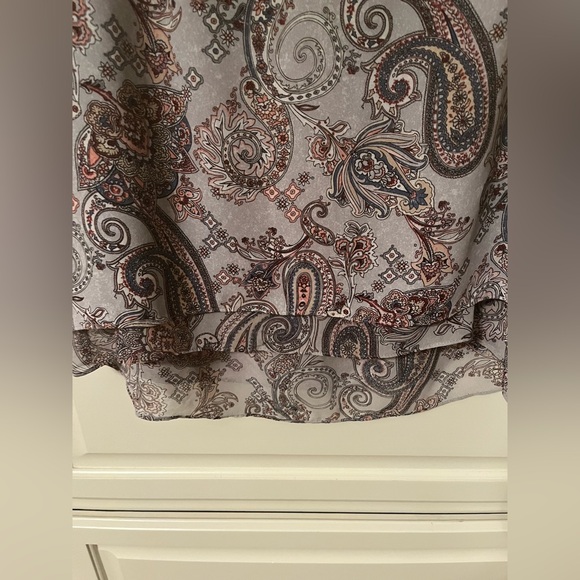 White House Black Market Sleeveless Top - Picture 6 of 6